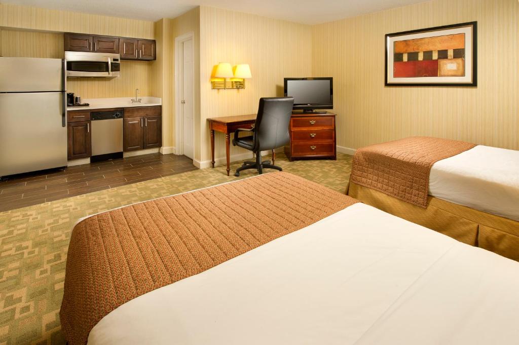 Double bed room with kitchenette area